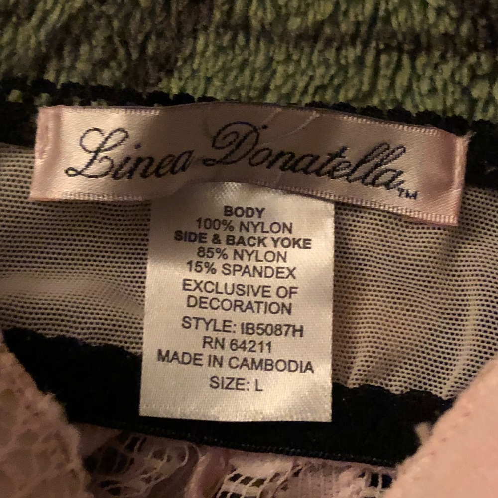 Lingerie - Picture 2 of 5
